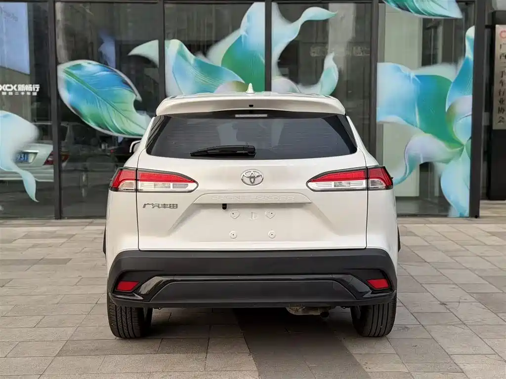 Toyota Frontlander 2023 2.0L CVT Leading Edition фото 11