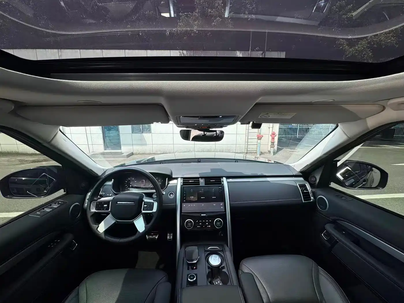 Land Rover Discovery 2023 Facelift 360PS R-Dynamic SE фото 7