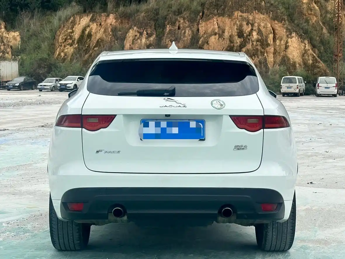 Фото 8 - Jaguar F-PACE