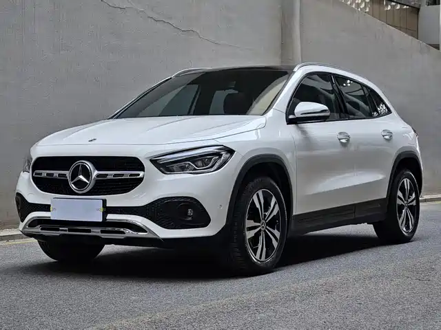 MERCEDES-BENZ GLA