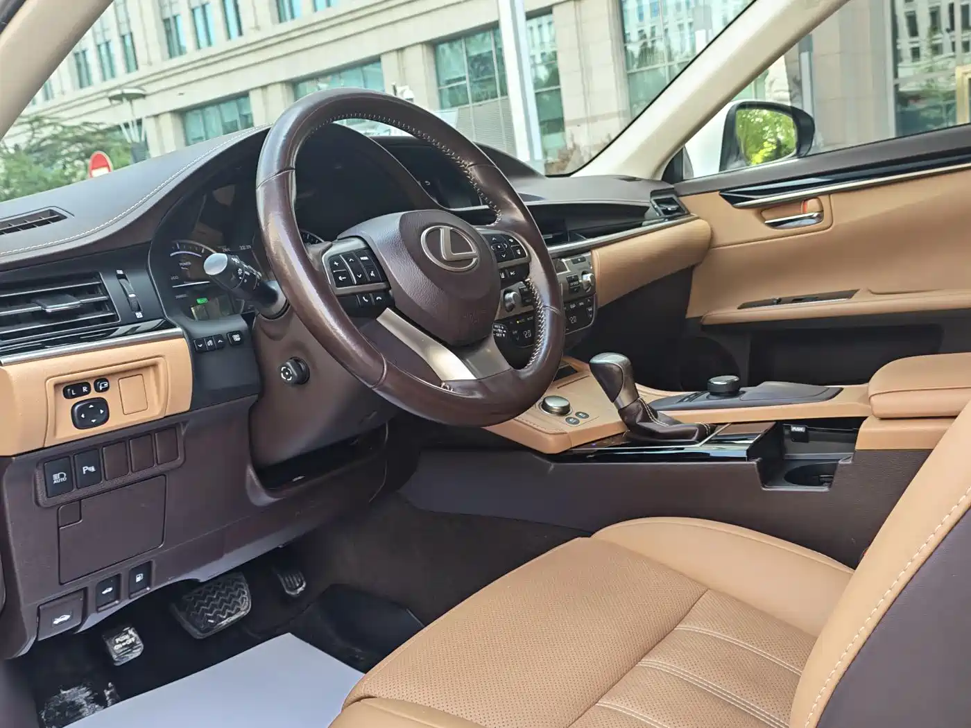 Lexus ES 2015 300h Comfort Edition фото 8