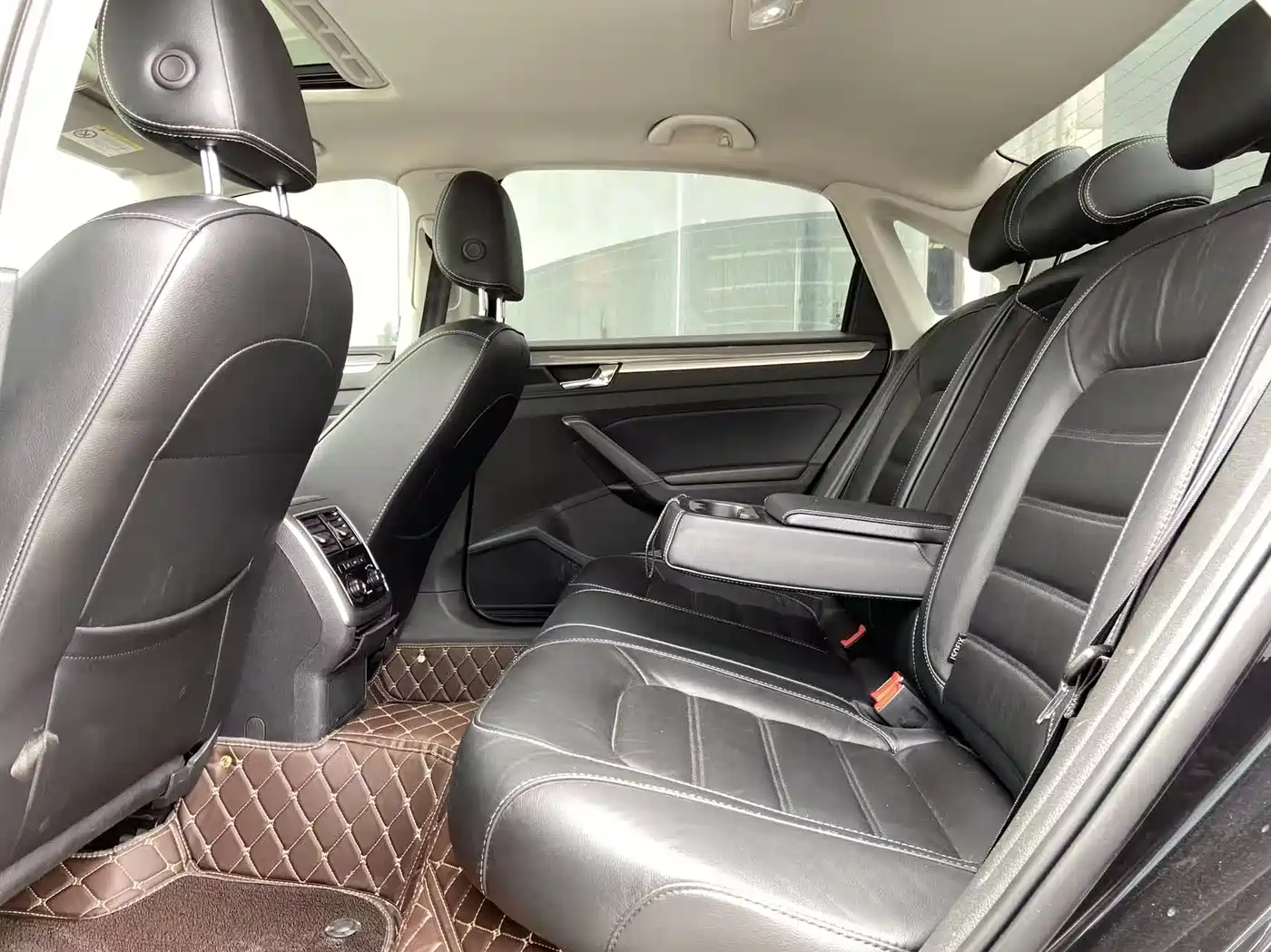 Volkswagen Passat 2017 330TSI DSG Prestige фото 9