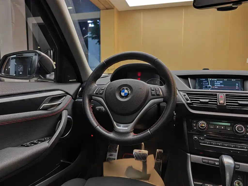 BMW X1 2013 sDrive18i Sport Design Package фото 3