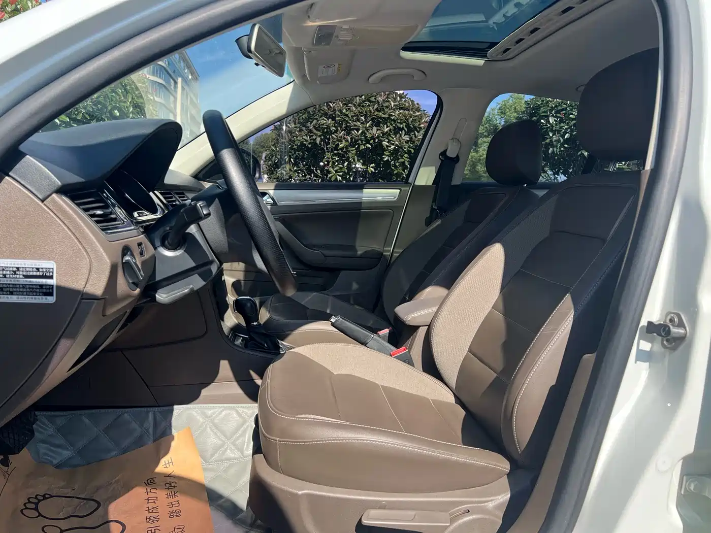 Volkswagen Bora 2014 1.6L Automatic Comfort Edition фото 4