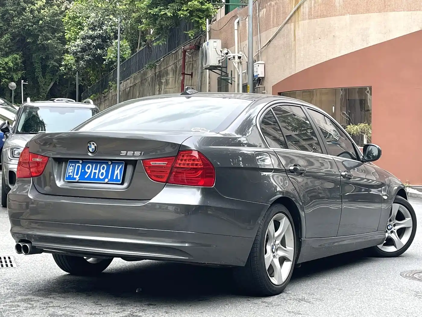 BMW 3 Series 2012 325i Luxury фото 2