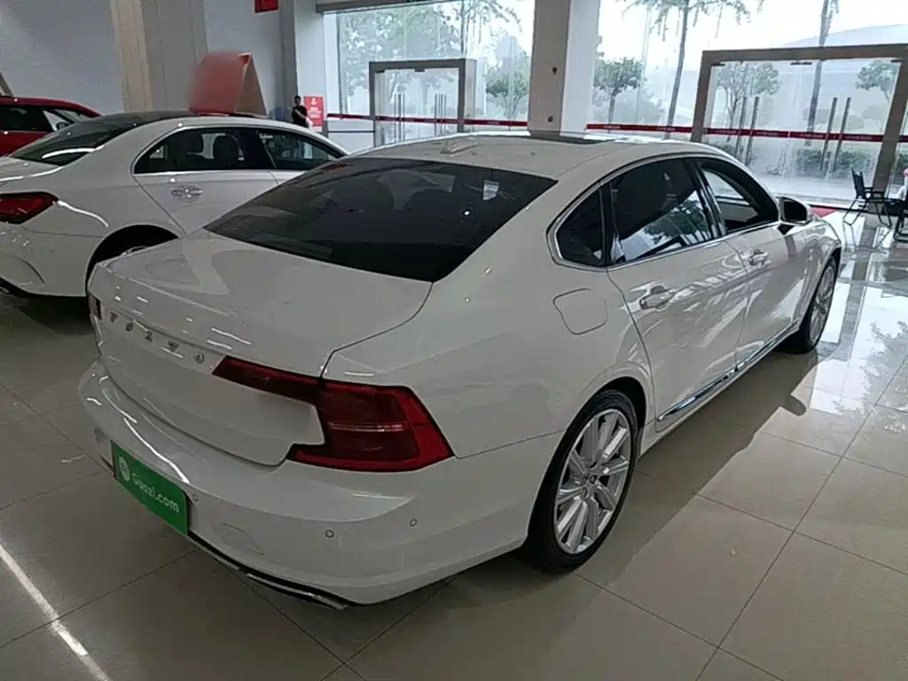 Фото 7 - Volvo S90