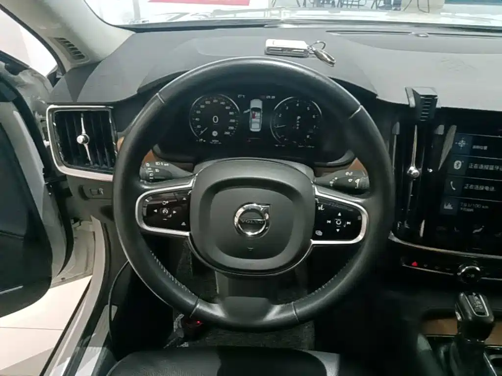Фото 11 - Volvo S90