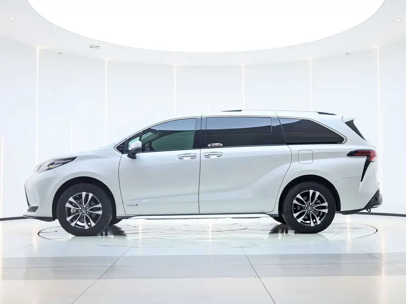 Toyota Granvia 2024 2023 2.5L Hybrid Luxury Edition