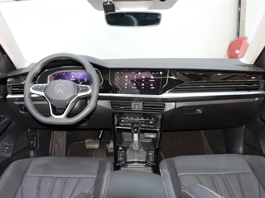 Volkswagen Passat 2025 Outstanding 380TSI Starlight Dragon Glory Edition фото 12
