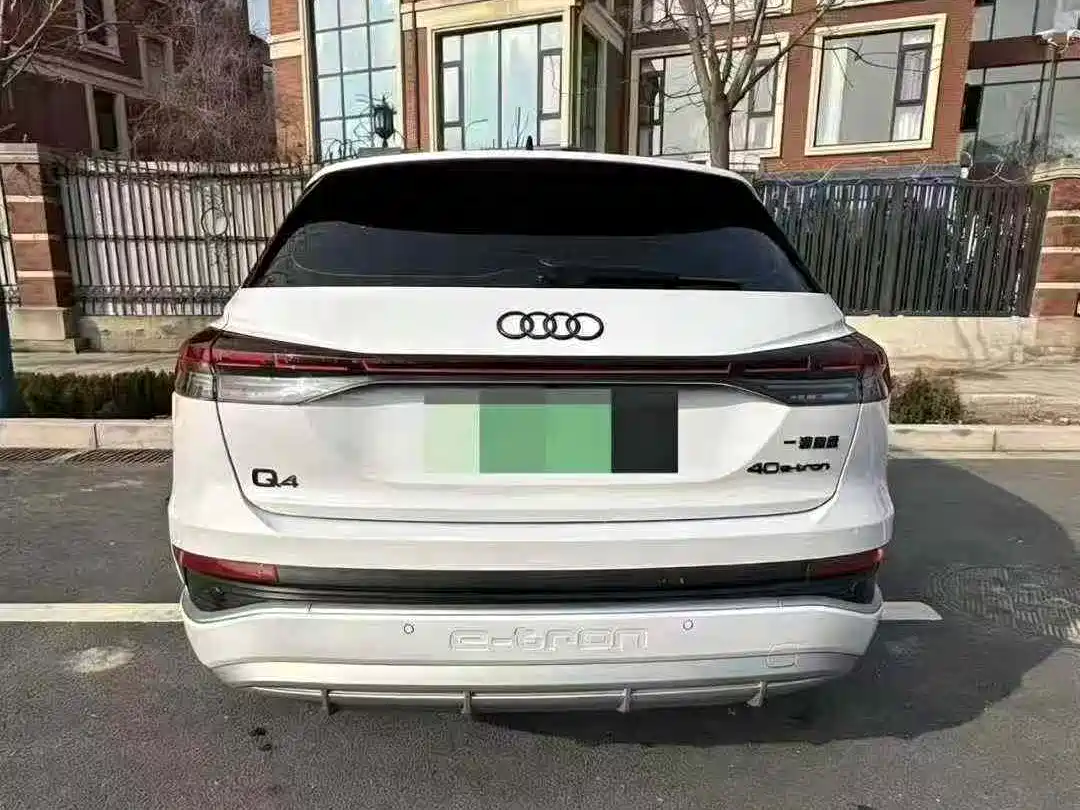 AUDI Q4 E TRON