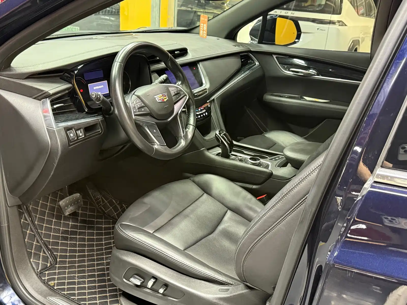 Photo 9 - Cadillac XT5