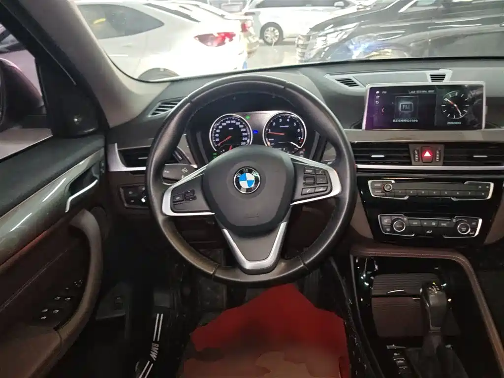 BMW X1 2019 xDrive20Li Premium Model фото 4