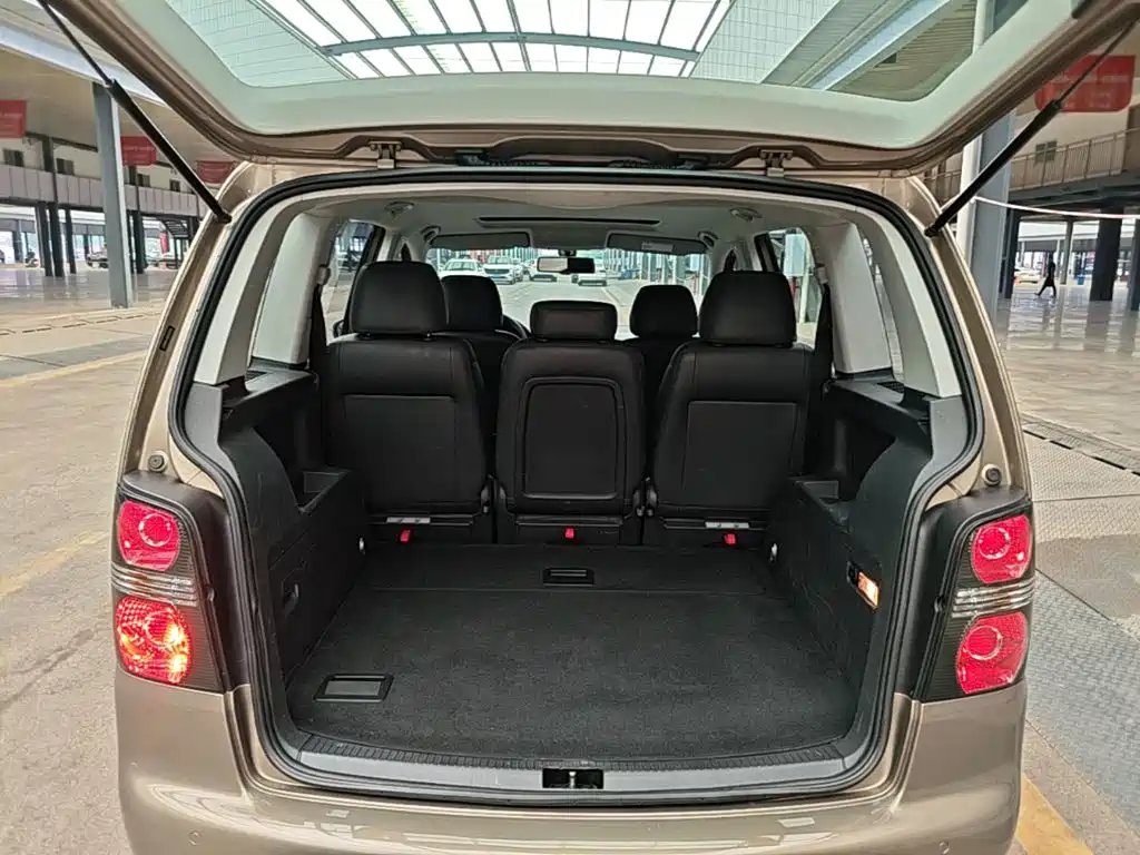 Photo 19 - Volkswagen Touran