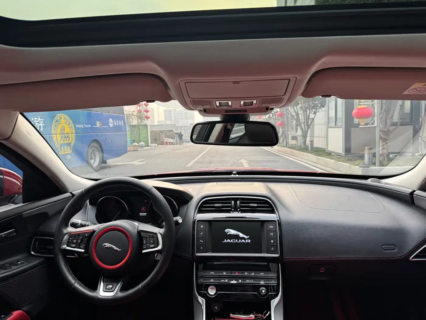 Jaguar XE 2015 2.0T 200PS R-Sport фото 18