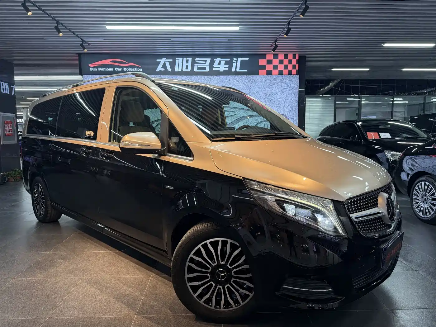 Mercedes-Benz V-Class 2017 Model V 260 L Premium Extended Edition фото 3