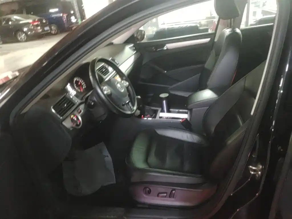 Volkswagen Passat 2015 1.8TSI DSG Honor Edition фото 14