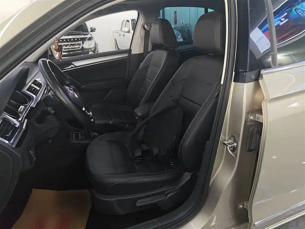 Volkswagen Bora 2018 1.5L Manual Comfort фото 15