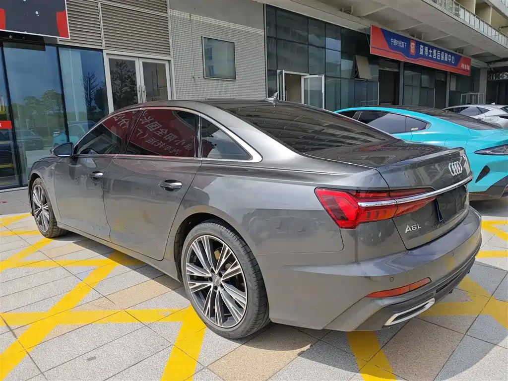 Фото 4 - Audi A6L