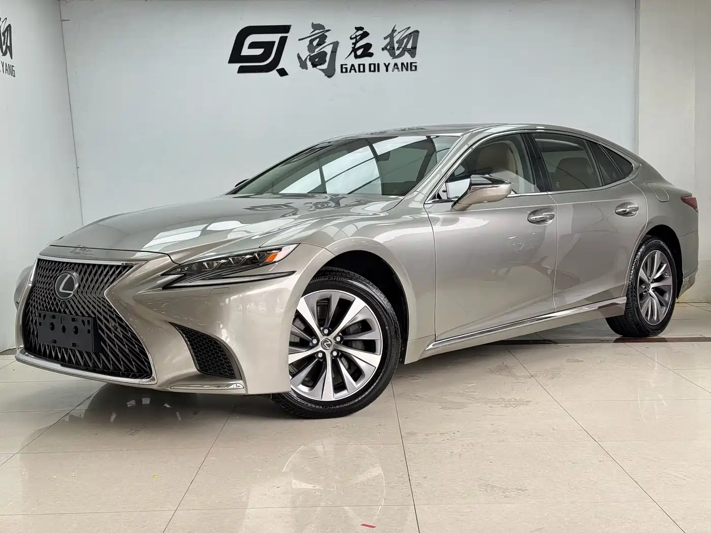 Фото 1 - Lexus LS