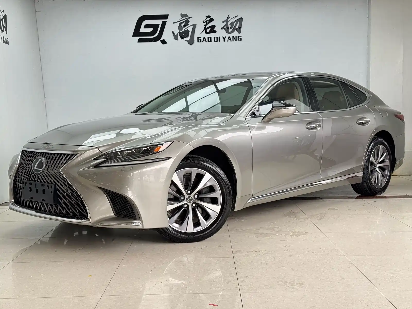 Фото 1 - Lexus LS