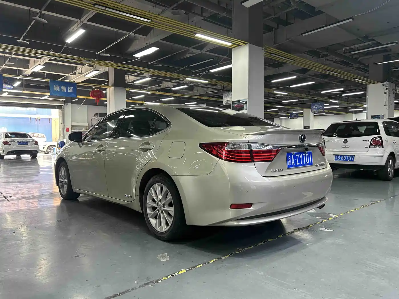 Lexus ES 2014 300h Elite Edition фото 4