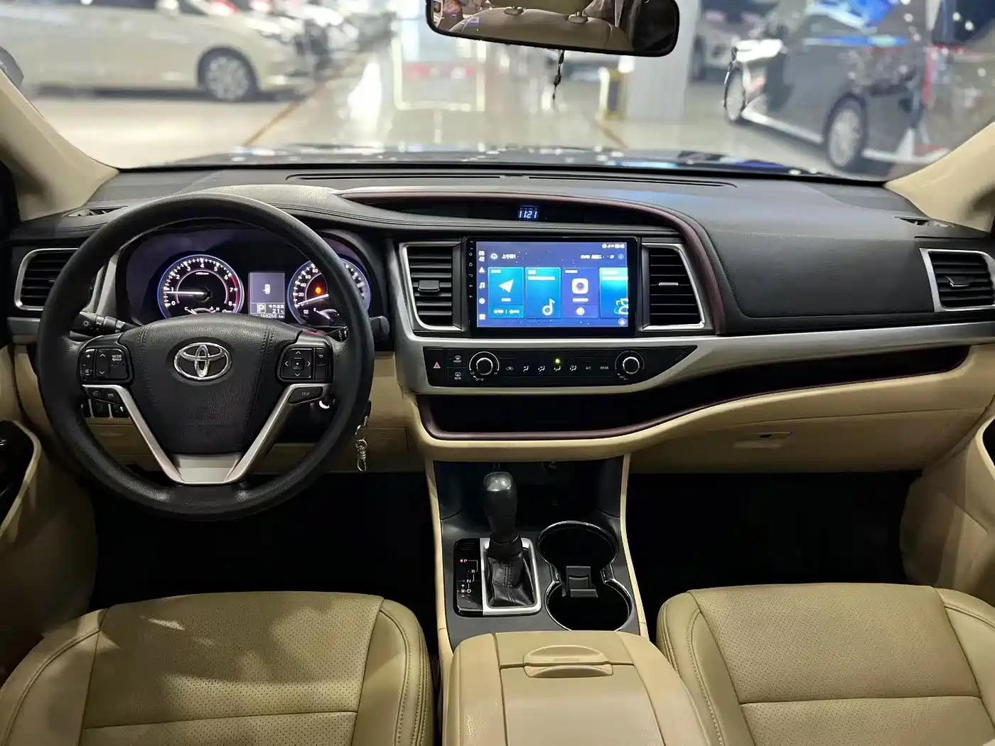 Photo 9 - Toyota Highlander