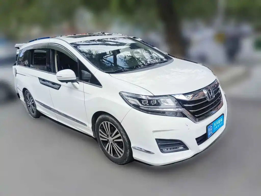 Фото 3 - Honda Elysion