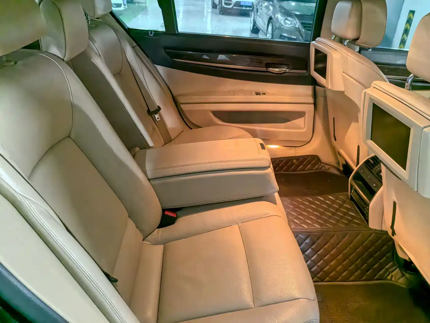 BMW 7 Series 2009 730Li Luxury фото 12
