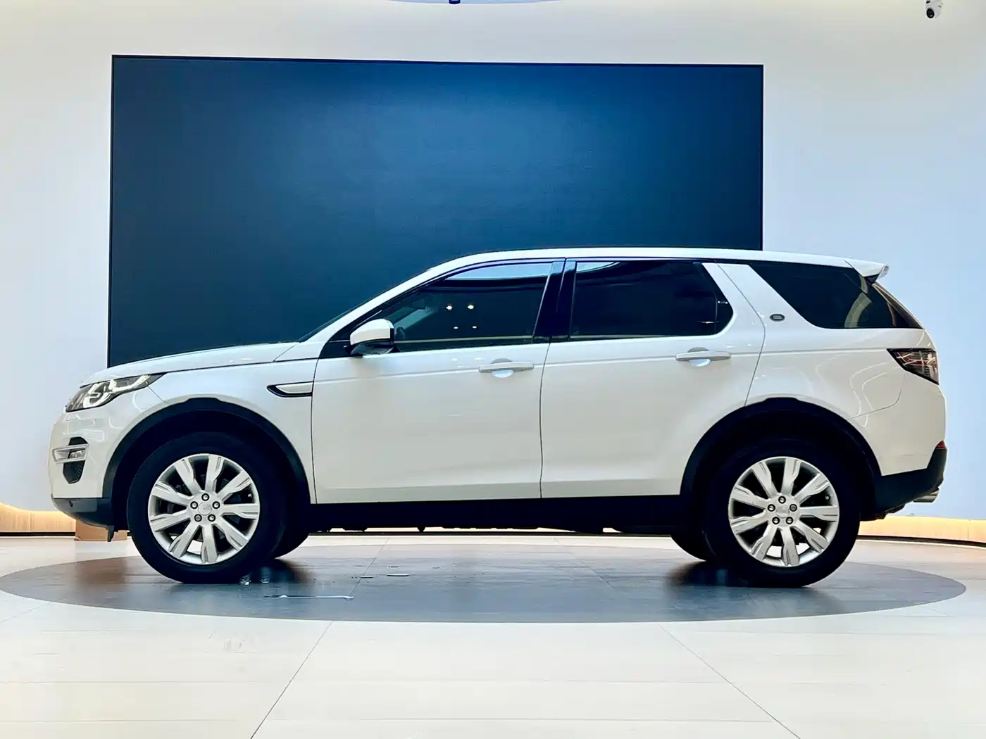 Land Rover Discovery Sport 2016 2.0T HSE LUXURY фото 6