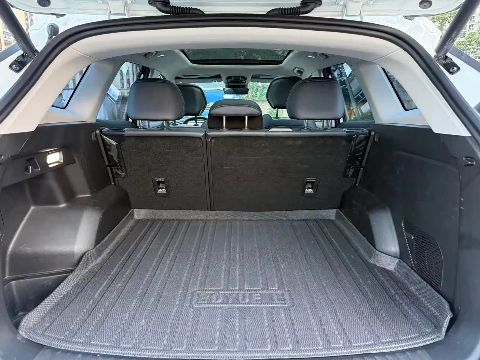 Фото 11 - Geely Atlas L