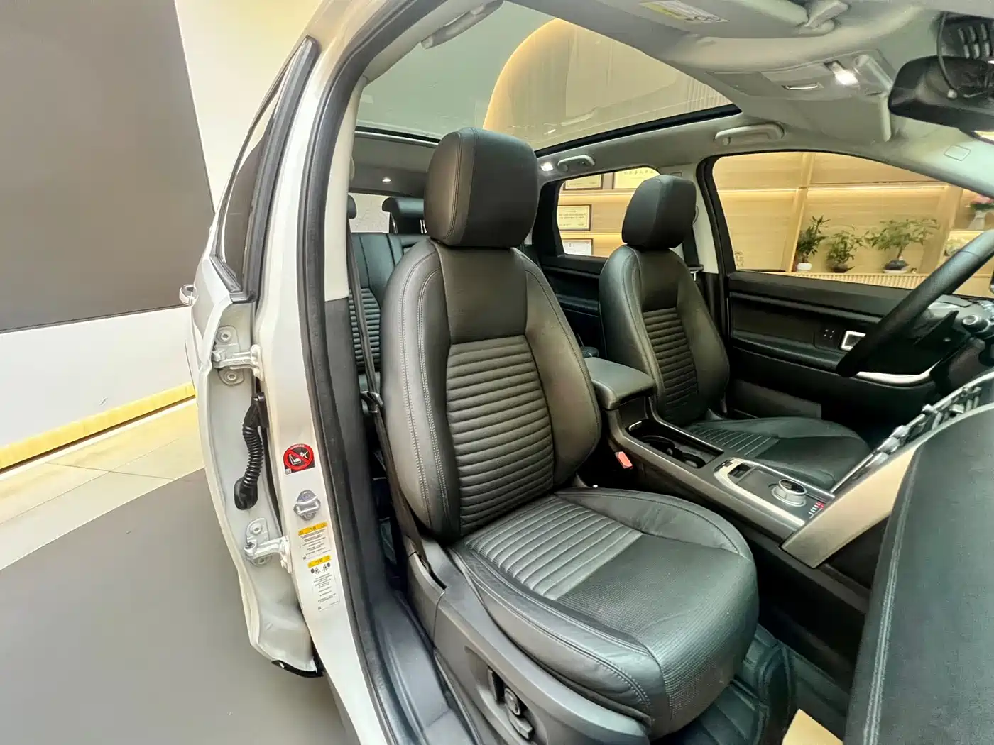 Land Rover Discovery Sport 2016 2.0T HSE LUXURY фото 13