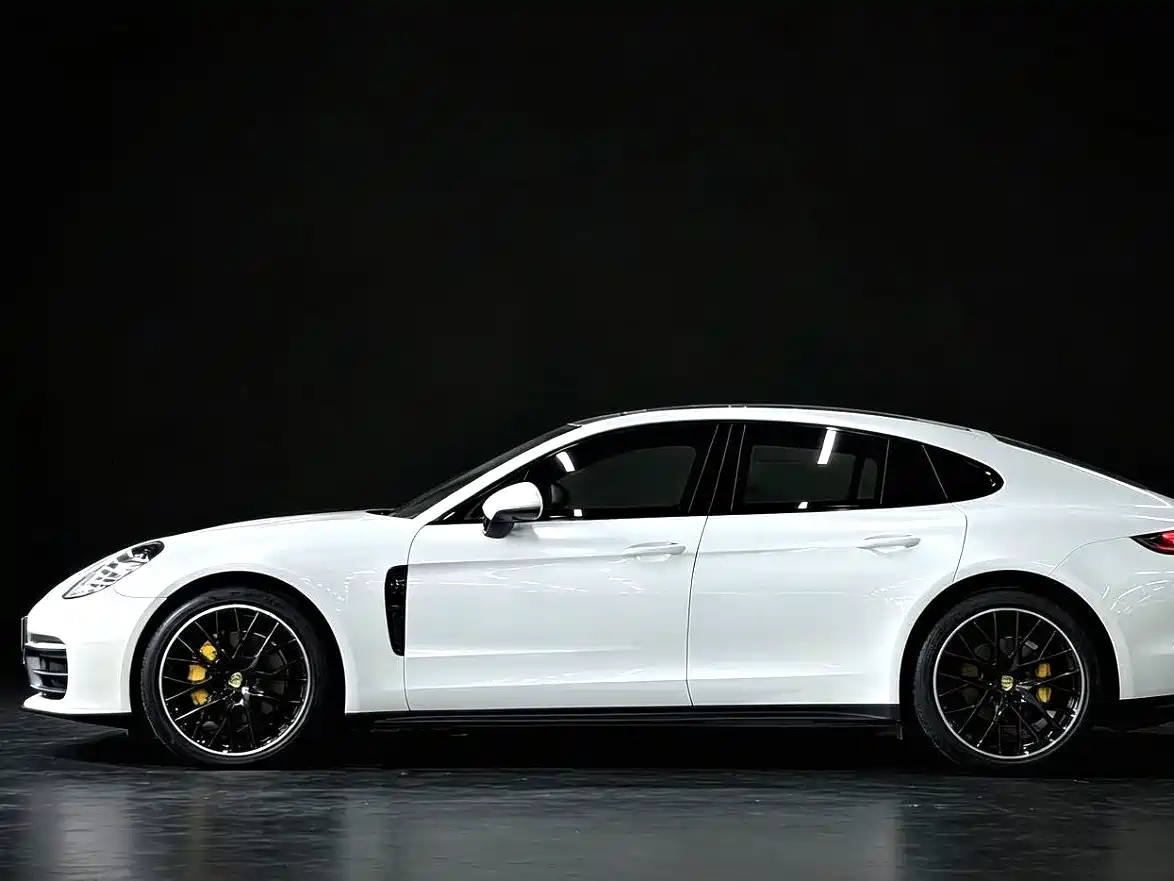 Фото 3 - Porsche Panamera