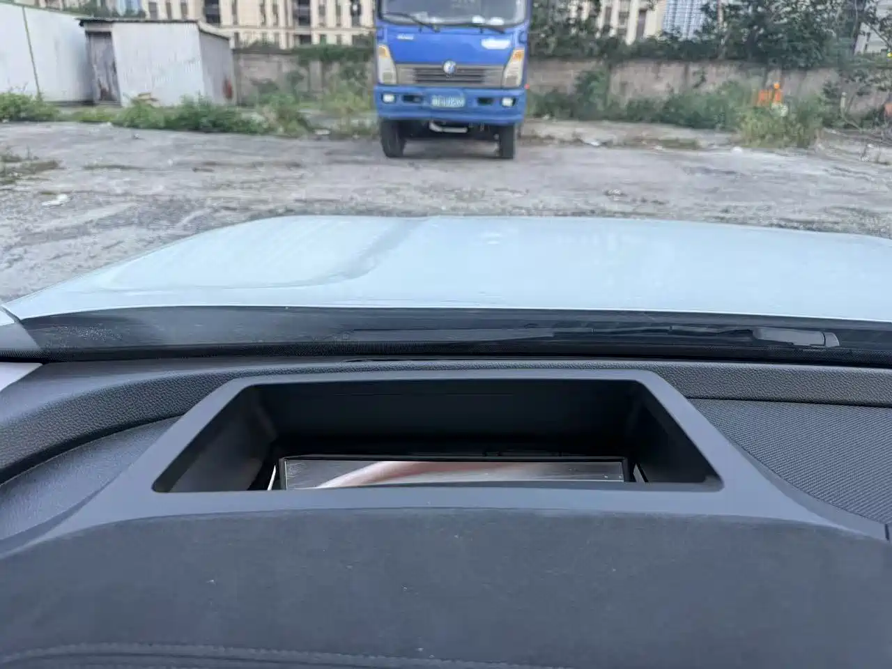 Фото 9 - Geely Atlas L