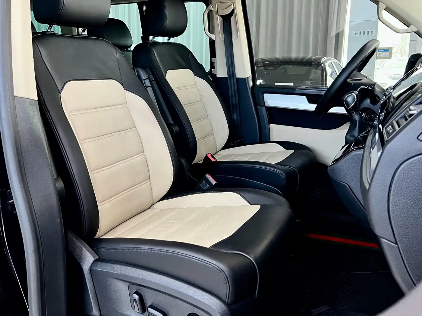Volkswagen Multivan 2017 2016 2.0TSI AWD Premium 6-Seater