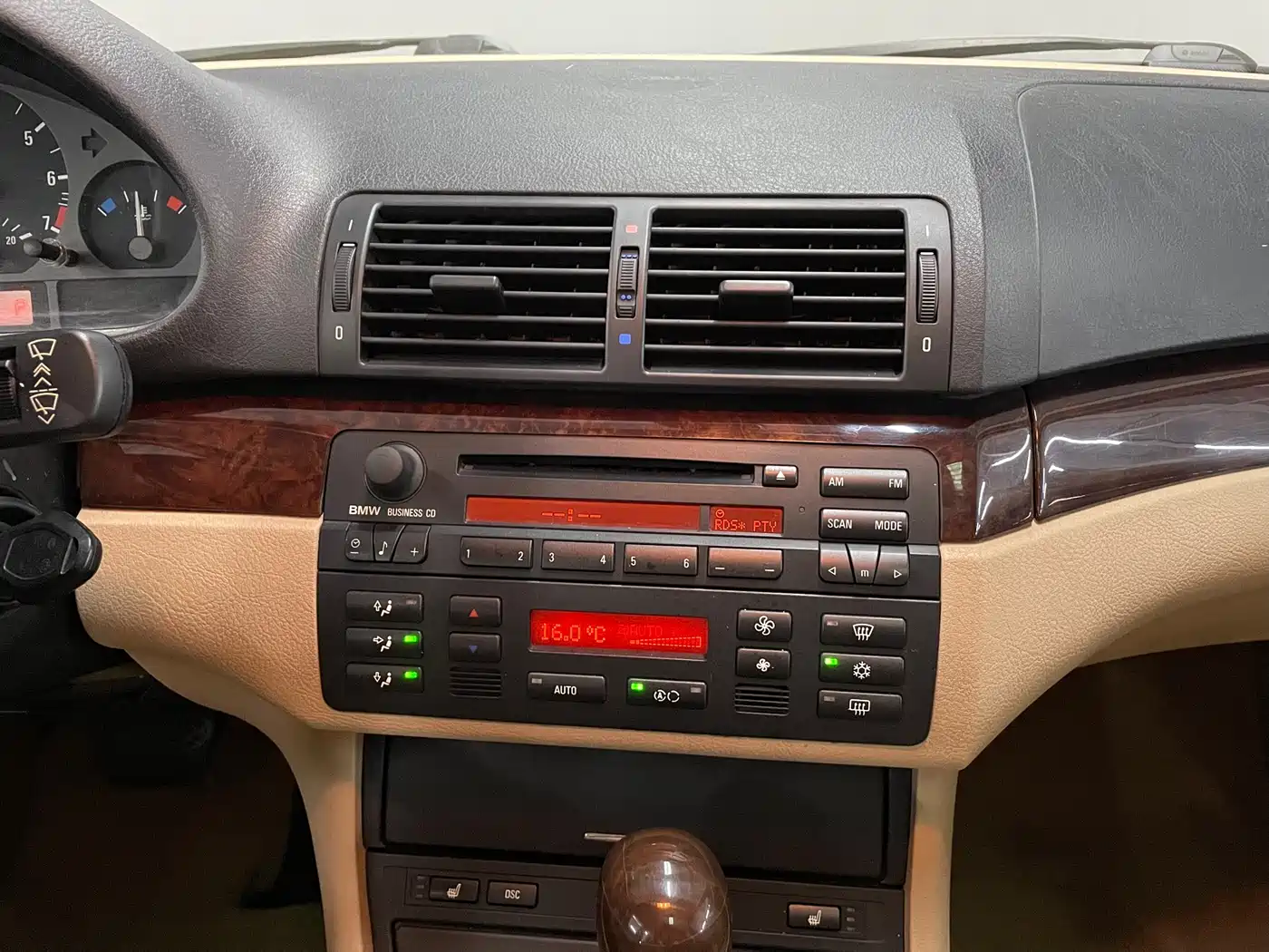 BMW 3 Series 2004 318i фото 14
