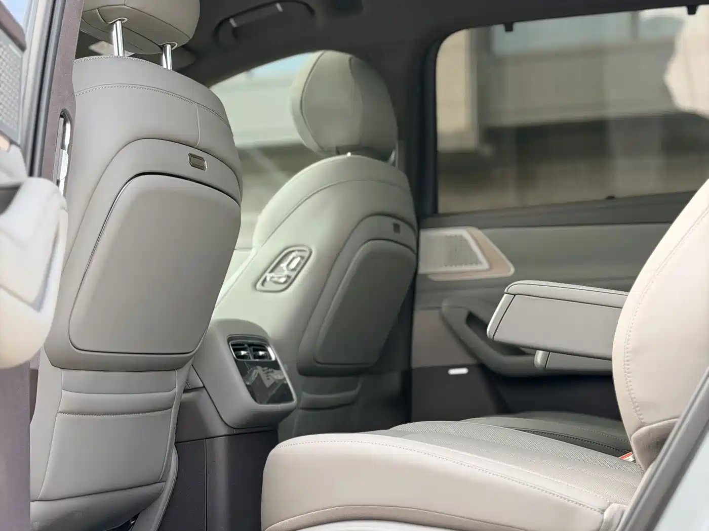 Denza N8L 2025 2026 Model Prestige Edition