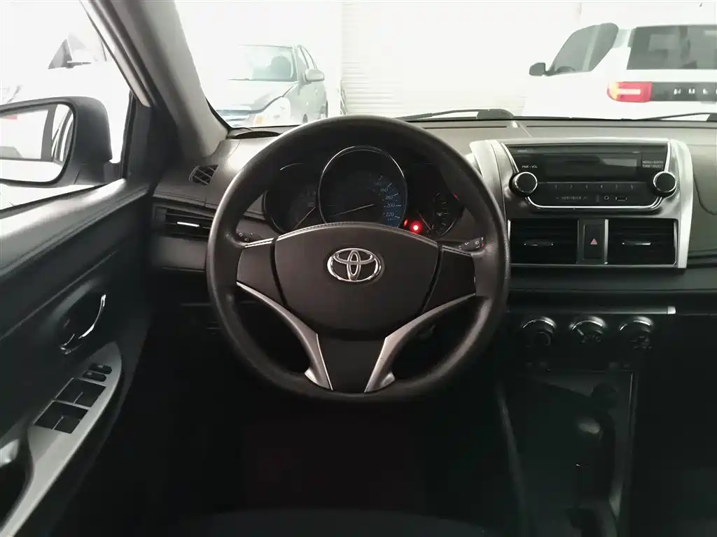 Toyota YARiS L Zhi Xuan 2015 1.5E Auto Charming Edition фото 11