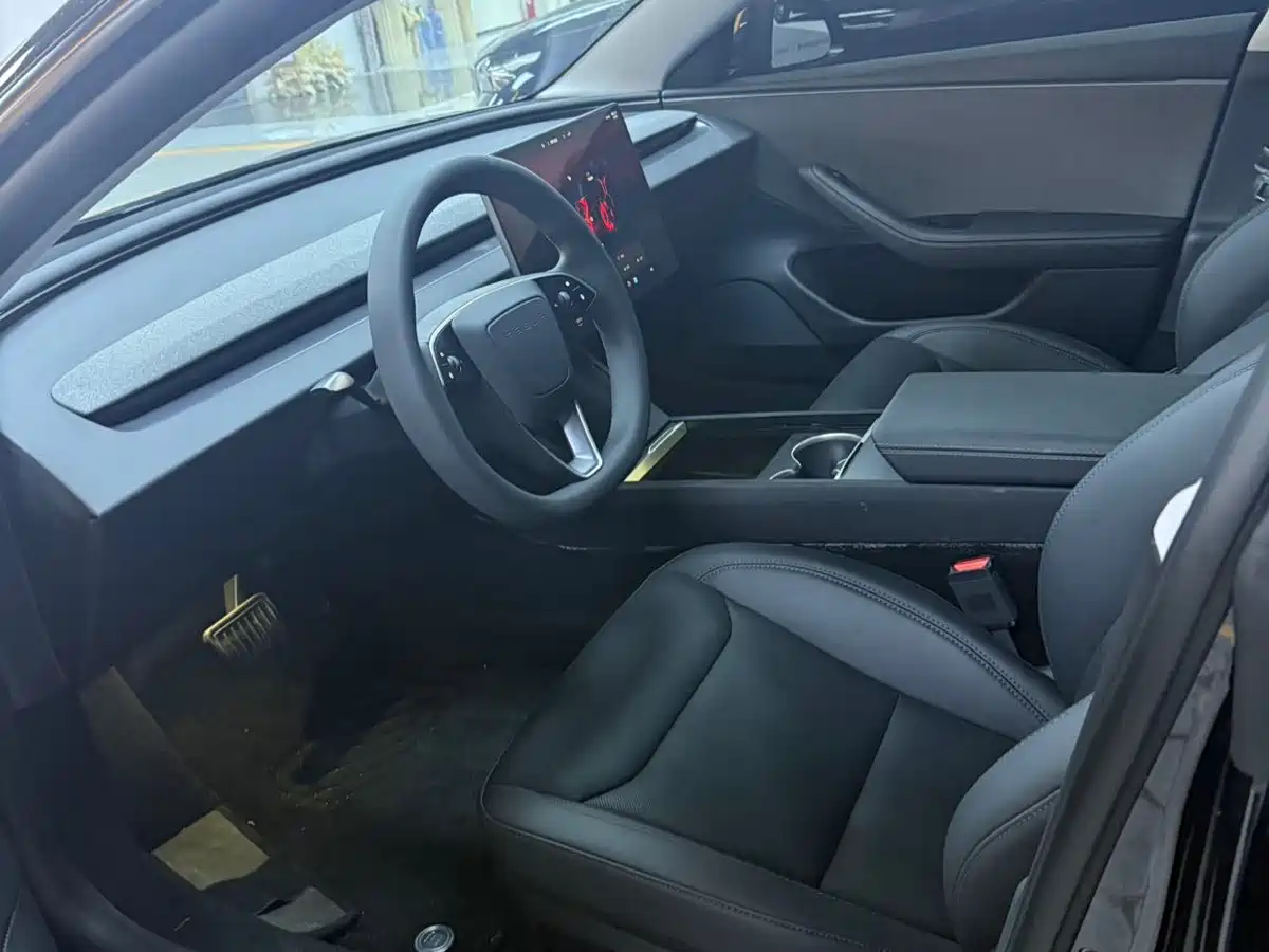 Tesla Model 3 2026 2025 Model Year Facelift Rear-Wheel Drive