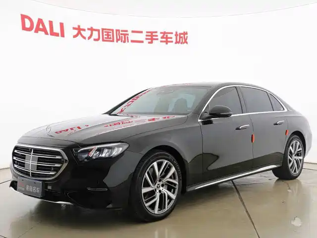 Mercedes-Benz E E 300 L, Стиль