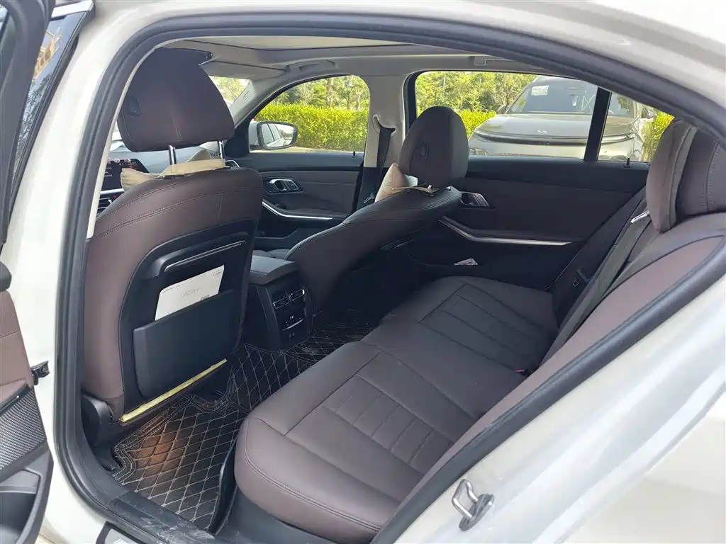 Photo 5 - BMW 3 Series