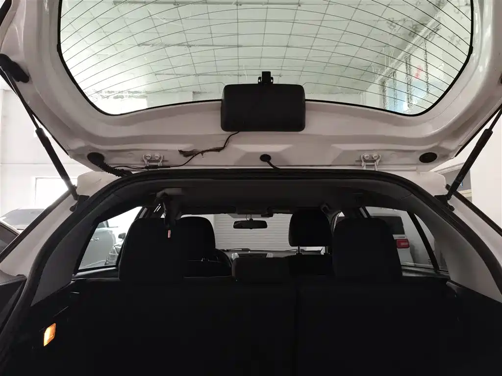 Toyota YARiS L Zhi Xuan 2015 1.5E Auto Charming Edition фото 18