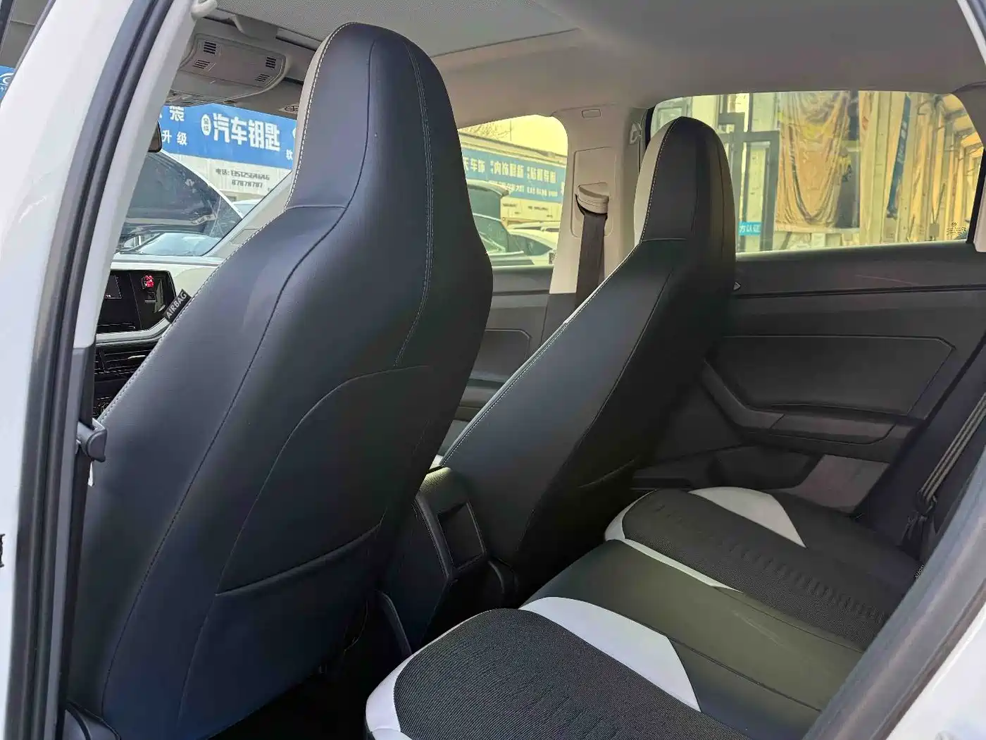 Volkswagen Polo 2021 Plus 1.5L Automatic Colorful Tech Edition фото 5