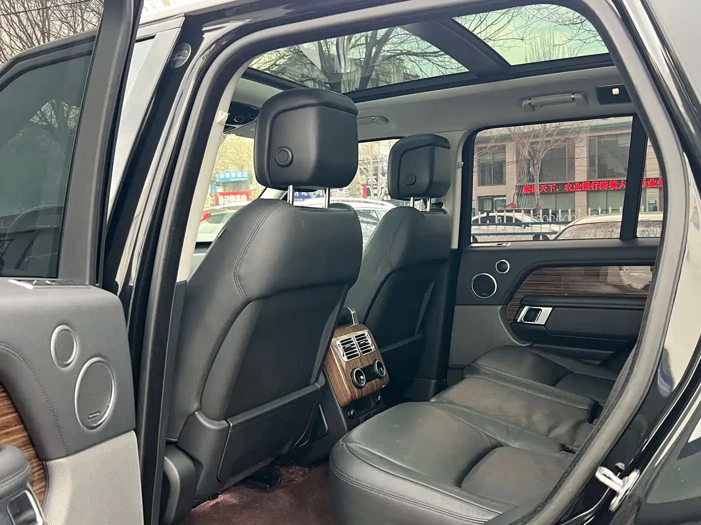 Land Rover Range Rover 2018 3.0 SC V6 Golden Age Edition фото 6