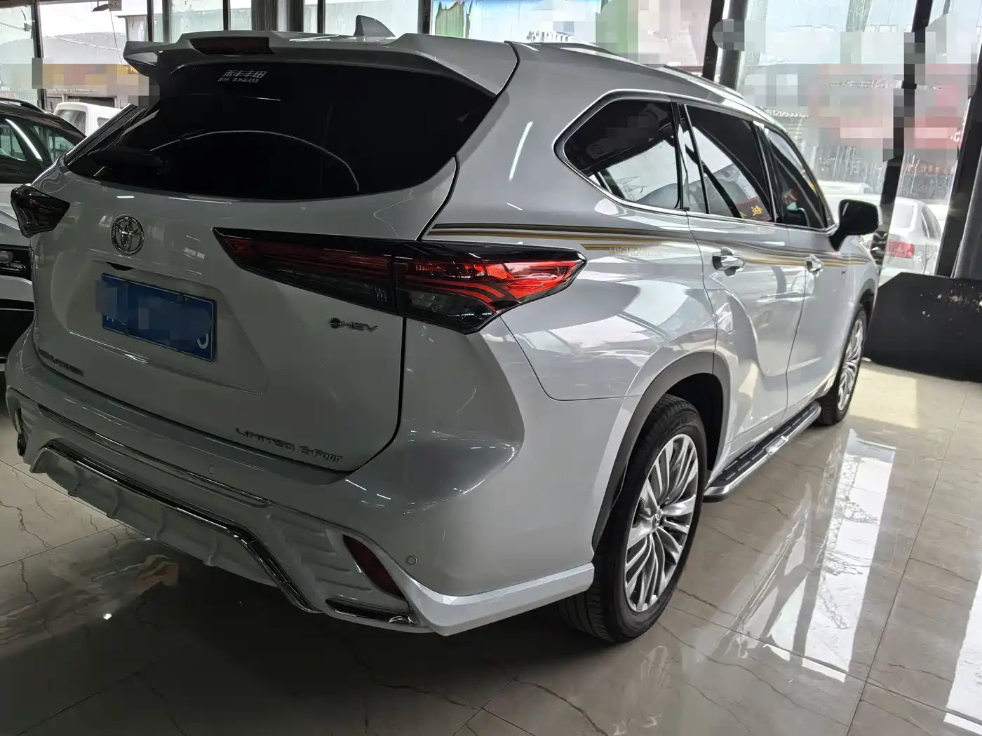 Toyota Highlander 2024 2.5L Smart Hybrid 4WD Premium 7-seater фото 6