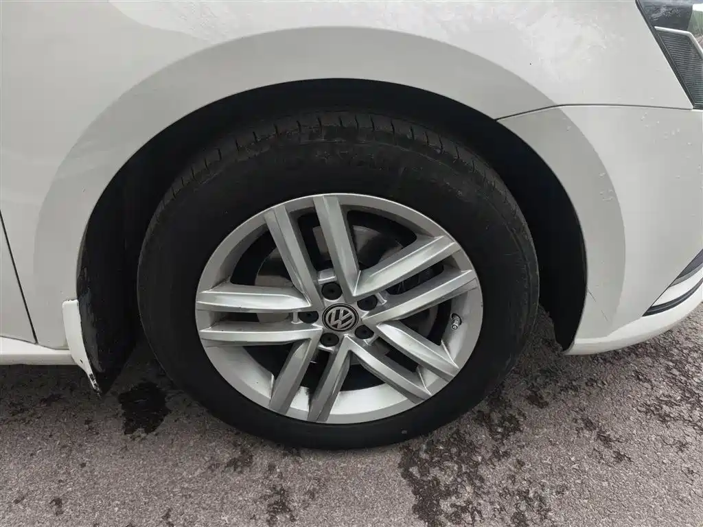 Volkswagen Lavida Tour 2017 230TSI DSG Comfort Edition фото 15