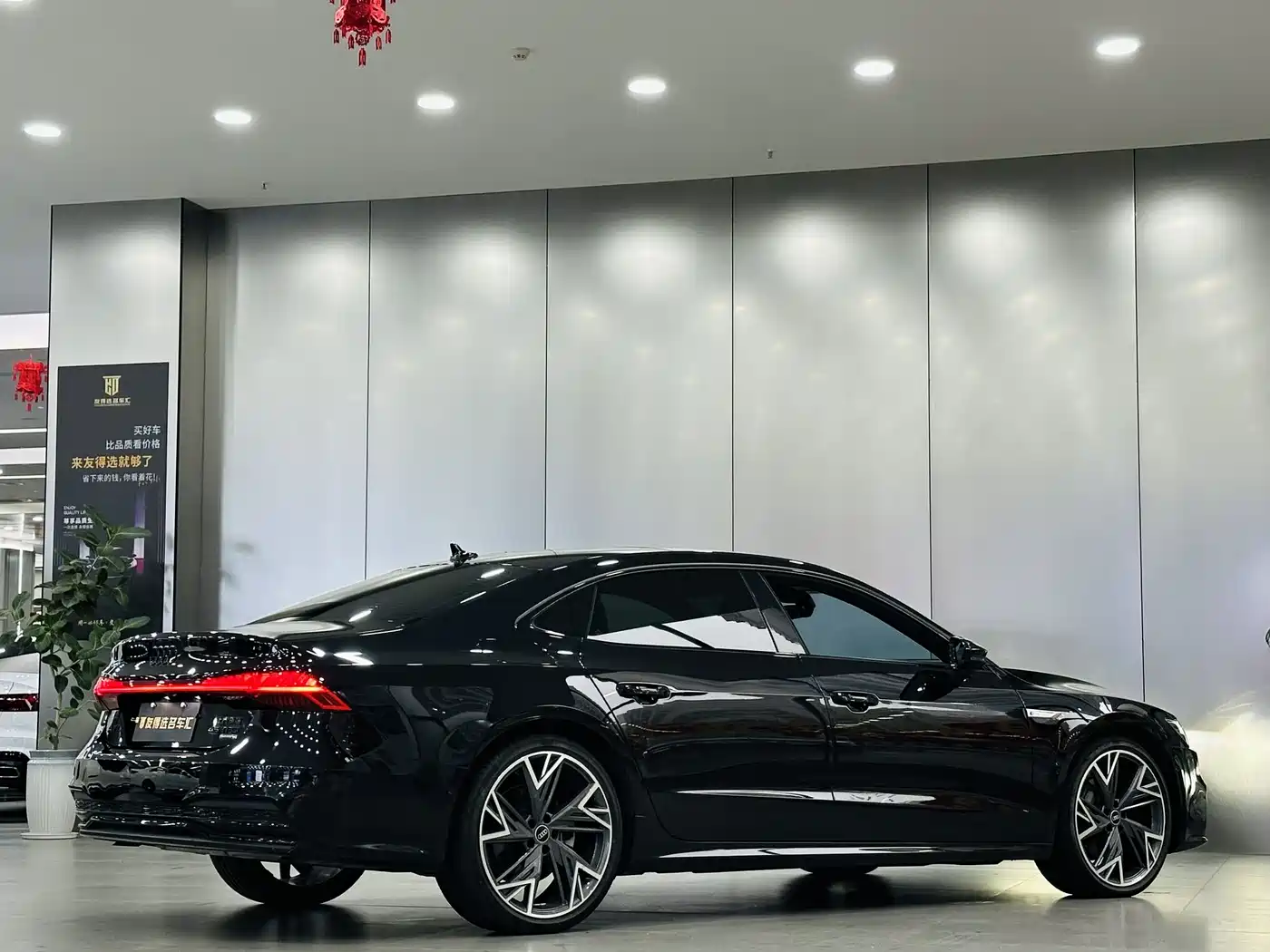 Audi A7L 2024 45 TFSI quattro S-line Black Warrior Edition фото 7