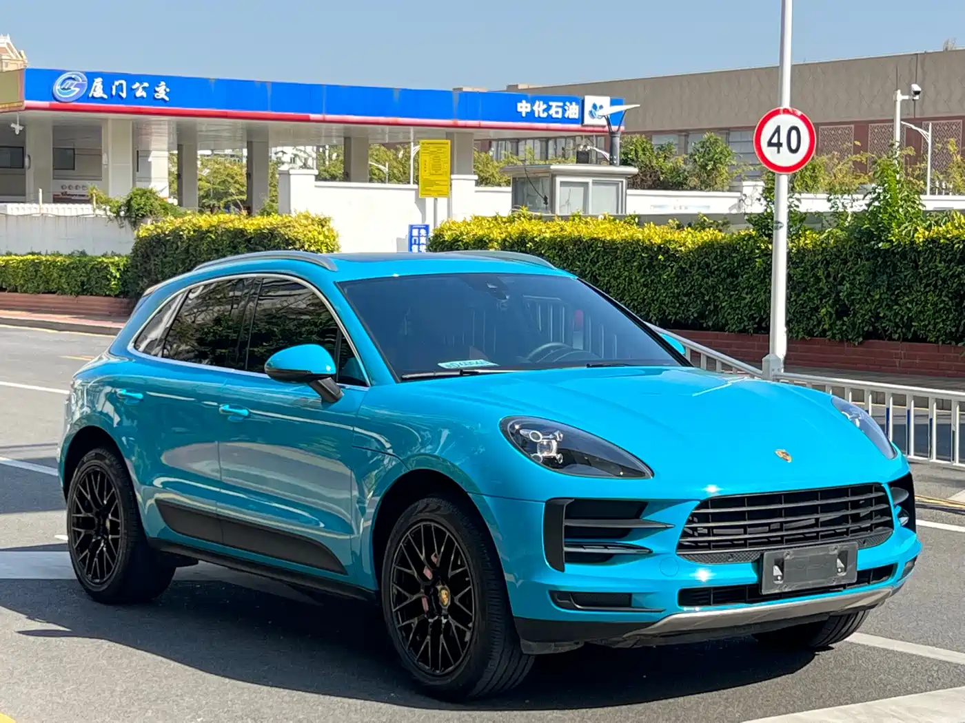 PORSCHE MACAN