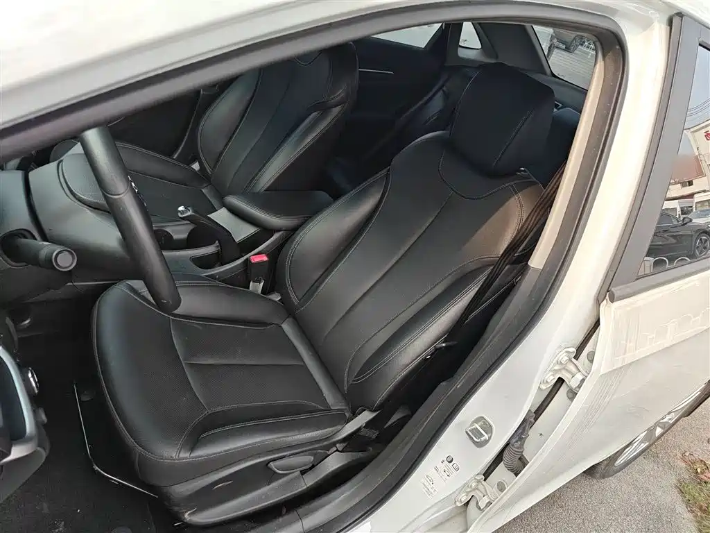 Buick Excelle 2021 Facelift Exemplar 1.5L Auto Progressive фото 11