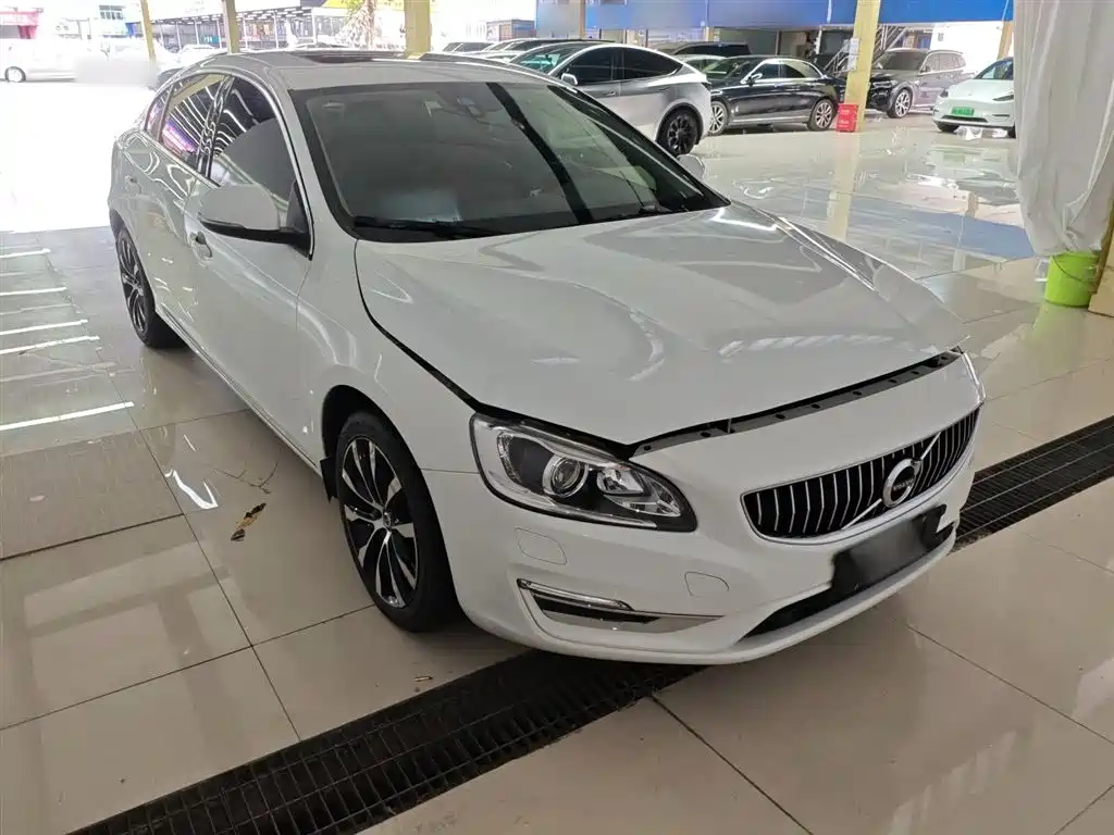 VOLVO S60