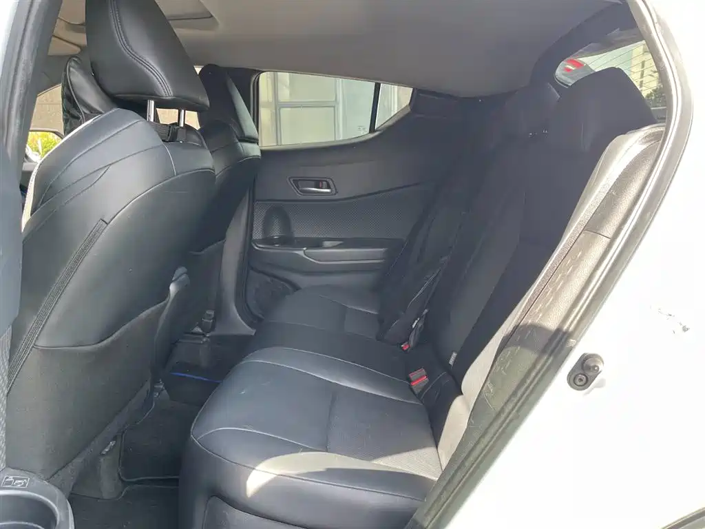 Toyota C-HR 2021 2.0L Luxury Edition фото 15